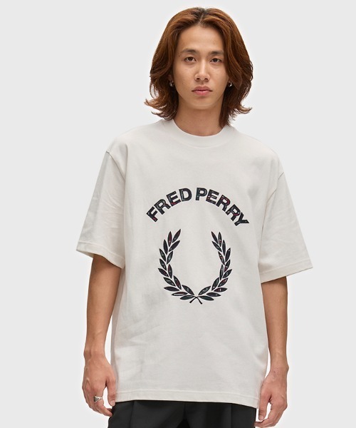 FRED PERRY(フレッドペリー)の「【ZOZO & ONLINESHOP限定】Tartan Applique T-Shirt/タータンチェックアップリケTシャツ(Tシャツ/カットソー・メンズ・ホワイト/ネイビー・S/M/L)」の1枚目の写真