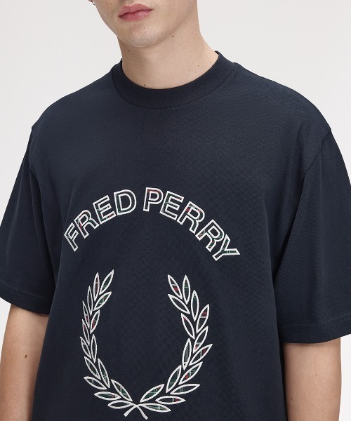 FRED PERRY(フレッドペリー)の「【ZOZO & ONLINESHOP限定】Tartan Applique T-Shirt/タータンチェックアップリケTシャツ(Tシャツ/カットソー・メンズ・ホワイト/ネイビー・S/M/L)」の17枚目の写真