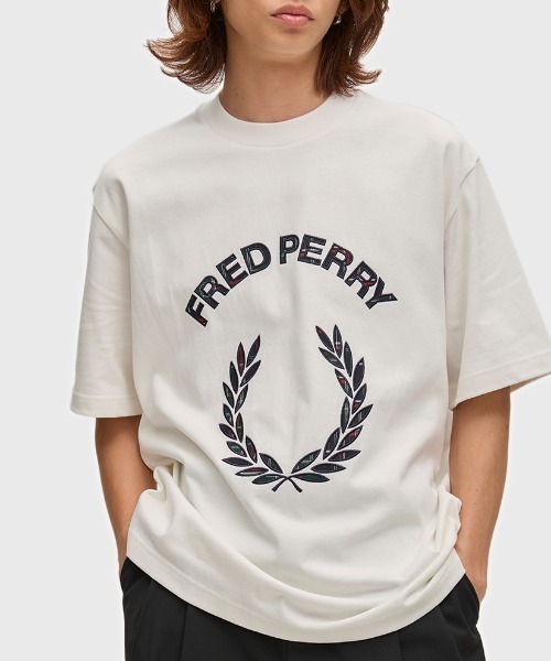 FRED PERRY(フレッドペリー)の「【ZOZO & ONLINESHOP限定】Tartan Applique T-Shirt/タータンチェックアップリケTシャツ(Tシャツ/カットソー・メンズ・ホワイト/ネイビー・S/M/L)」の3枚目の写真