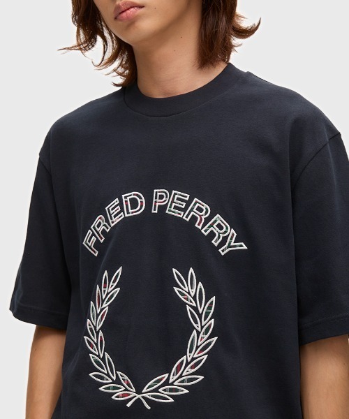 FRED PERRY(フレッドペリー)の「【ZOZO & ONLINESHOP限定】Tartan Applique T-Shirt/タータンチェックアップリケTシャツ(Tシャツ/カットソー・メンズ・ホワイト/ネイビー・S/M/L)」の13枚目の写真