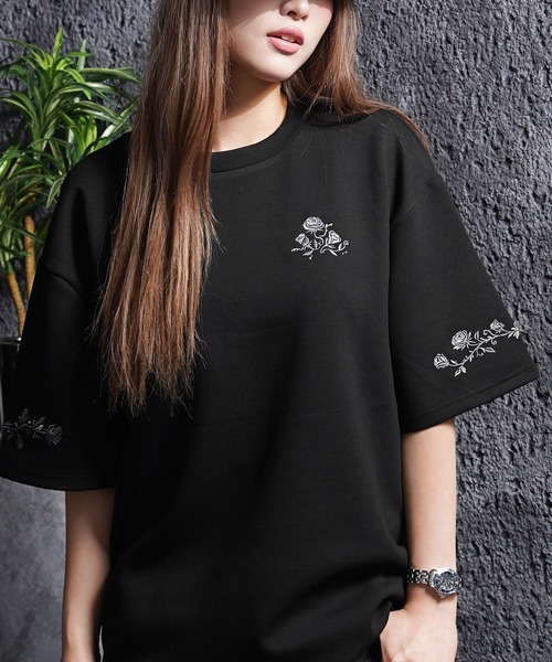 1111clothing(ワンフォークロージング)の「フラワー刺繍 Tシャツ / Flower Embroidery T-Shirt(Tシャツ/カットソー・メンズ・ホワイト/ブラック・L/M)」の1枚目の写真