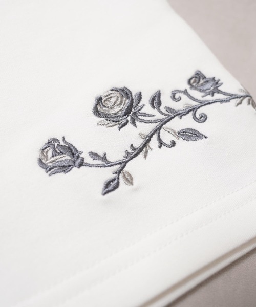 1111clothing(ワンフォークロージング)の「フラワー刺繍 Tシャツ / Flower Embroidery T-Shirt(Tシャツ/カットソー・メンズ・ホワイト/ブラック・L/M)」の19枚目の写真