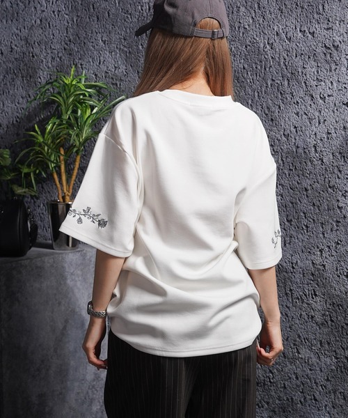 1111clothing(ワンフォークロージング)の「フラワー刺繍 Tシャツ / Flower Embroidery T-Shirt(Tシャツ/カットソー・メンズ・ホワイト/ブラック・L/M)」の7枚目の写真