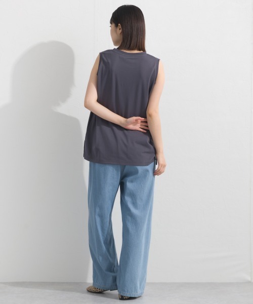 OMNES(オムネス)の「プレーティング天竺 クルーネック ノースリーブTシャツ UVカット付(Tシャツ/カットソー・レディース・ホワイト×ネイビー/チャコールグレー/ネイビー/ライトグレー・FREE)」の15枚目の写真
