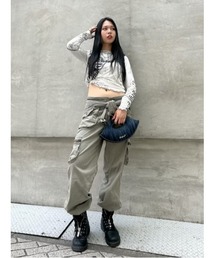 ニュースペーパー柄 ローズプリント長袖Tシャツ【2026-2027年秋冬新作】