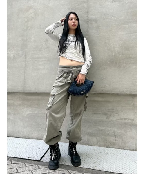 Desigual(デシグアル)の「ニュースペーパー柄 ローズプリント長袖Tシャツ【2026-2027年秋冬新作】(Tシャツ/カットソー・レディース・ホワイト・XS/S/M/L/XL)」の1枚目の写真