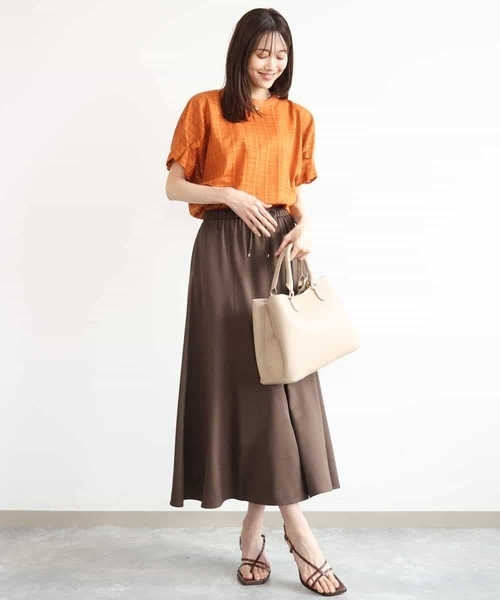 MK MICHEL KLEIN（エムケーミッシェルクラン）の「[洗える]起毛サテンマーメイドシルエットスカート（スカート・レディース・グレイッシュベージュ/ブラウン・38）」の4枚目の写真