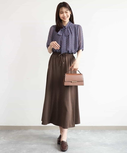 MK MICHEL KLEIN（エムケーミッシェルクラン）の「[洗える]起毛サテンマーメイドシルエットスカート（スカート・レディース・グレイッシュベージュ/ブラウン・38）」の5枚目の写真