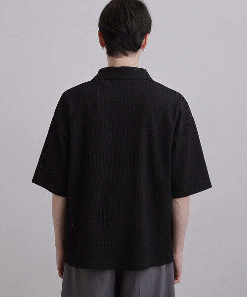 tk.TAKEO KIKUCHI(ティーケータケオキクチ)の「【ソフトタッチ】ルーズスキッパーポロシャツ/ソフト肌触り/オーバーサイズ/ルーズ/ドロップショルダー/通気性(Tシャツ/カットソー・メンズ・オフホワイト/ブラック・01/03/02)」の17枚目の写真
