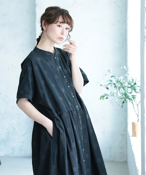 soulberry(ソウルベリー)の「大人にも馴染むドットの、リブ袖ドルマンワンピース(シャツワンピース・レディース・ブラック・5L/4L/3L/LL/L/M)」の18枚目の写真