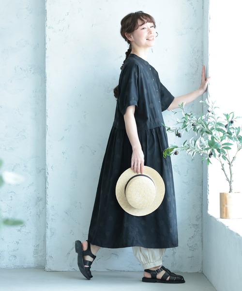 soulberry(ソウルベリー)の「大人にも馴染むドットの、リブ袖ドルマンワンピース(シャツワンピース・レディース・ブラック・5L/4L/3L/LL/L/M)」の19枚目の写真