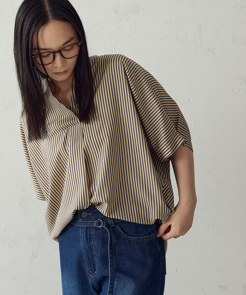 COMME CA ISM(コムサイズム)の「スキッパーTブラウス(シャツ/ブラウス・レディース・ダークブラウン/ベージュ系その他/グリーン系その他・FREE)」の3枚目の写真