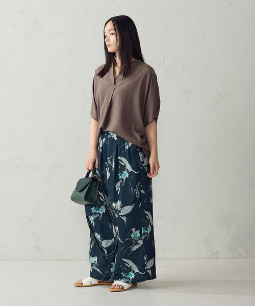 COMME CA ISM(コムサイズム)の「スキッパーTブラウス(シャツ/ブラウス・レディース・ダークブラウン/ベージュ系その他/グリーン系その他・FREE)」の4枚目の写真