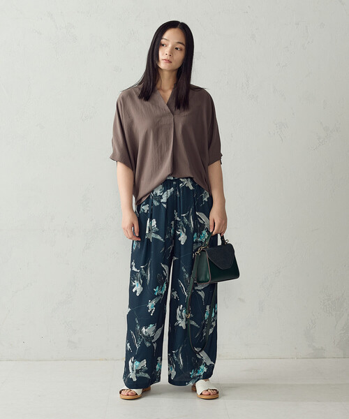 COMME CA ISM(コムサイズム)の「スキッパーTブラウス(シャツ/ブラウス・レディース・ダークブラウン/ベージュ系その他/グリーン系その他・FREE)」の6枚目の写真