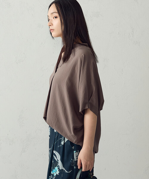 COMME CA ISM(コムサイズム)の「スキッパーTブラウス(シャツ/ブラウス・レディース・ダークブラウン/ベージュ系その他/グリーン系その他・FREE)」の7枚目の写真