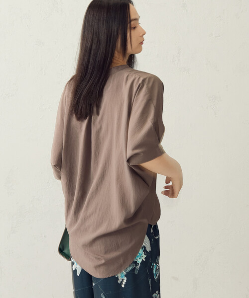 COMME CA ISM(コムサイズム)の「スキッパーTブラウス(シャツ/ブラウス・レディース・ダークブラウン/ベージュ系その他/グリーン系その他・FREE)」の8枚目の写真