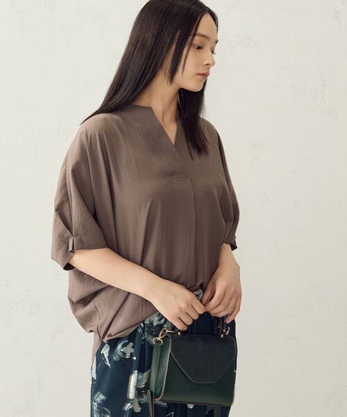 COMME CA ISM(コムサイズム)の「スキッパーTブラウス(シャツ/ブラウス・レディース・ダークブラウン/ベージュ系その他/グリーン系その他・FREE)」の9枚目の写真