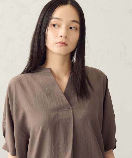 COMME CA ISM(コムサイズム)の「スキッパーTブラウス(シャツ/ブラウス・レディース・ダークブラウン/ベージュ系その他/グリーン系その他・FREE)」の10枚目の写真