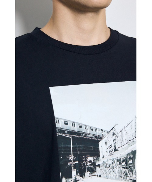 AZUL by moussy(アズールバイマウジー)の「フォトプリント半袖TEE(Tシャツ/カットソー・メンズ・ホワイト/ブラック・MEDIUM/LARGE)」の5枚目の写真