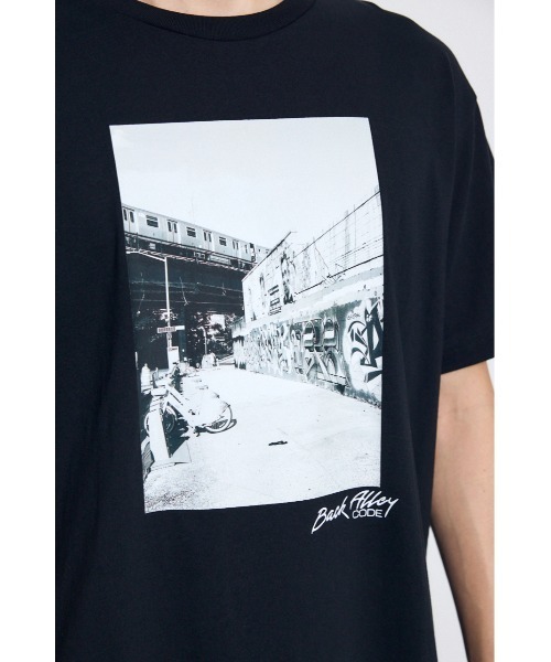 AZUL by moussy(アズールバイマウジー)の「フォトプリント半袖TEE(Tシャツ/カットソー・メンズ・ホワイト/ブラック・MEDIUM/LARGE)」の6枚目の写真
