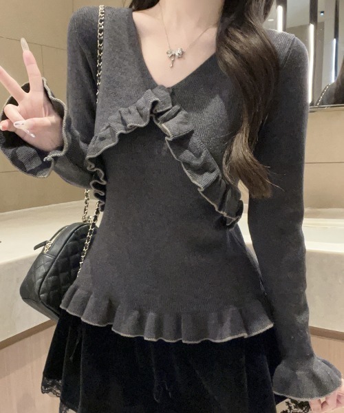 AMAJI(アマジ)の「Vネック メロウフリル フレアスリーブ 長袖サマーニット(ニット/セーター・レディース・グレー/ライトピンク/ベージュ/イエロー・FREE)」の6枚目の写真