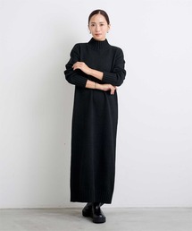 タートルネックバックスリットニットワンピース