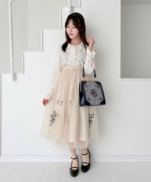 an another angelus（アンアナザーアンジェラス）の「ローズ刺繍ラッフル衿ブラウス/fint フィント（シャツ/ブラウス・レディース・アイボリー/ピンクベージュ・FREE）」の8枚目の写真