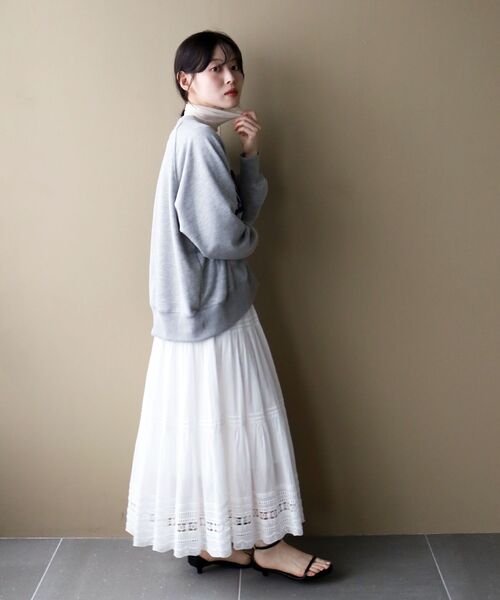 le.coeur blanc(ルクールブラン)の「《WEB限定》裏毛ロゴスウェットプルオーバー(スウェット・レディース・グレー/ネイビー/ブラウン・38)」の13枚目の写真