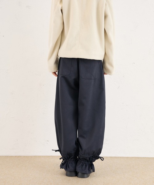 FCMM(エフシーエムエム)の「DRAWSTRING SLACKS / ドローコードスラックス(スラックス・レディース・ネイビー/ブラウン/チャコールグレー・SMALL/MEDIUM/LARGE)」の11枚目の写真