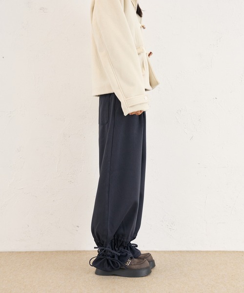 FCMM(エフシーエムエム)の「DRAWSTRING SLACKS / ドローコードスラックス(スラックス・レディース・ネイビー/ブラウン/チャコールグレー・SMALL/MEDIUM/LARGE)」の12枚目の写真
