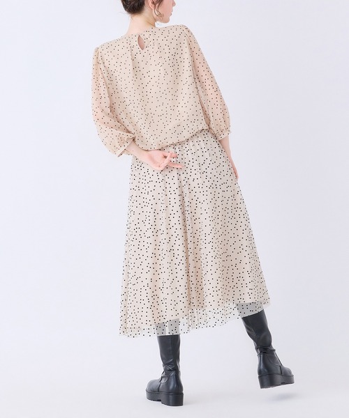Rose Tiara(ローズティアラ)の「【セットアップ対応】【人気シルエット】ドットバルーンヘムブラウス(シャツ/ブラウス・レディース・ブラック/ベージュ・38/42/46)」の18枚目の写真