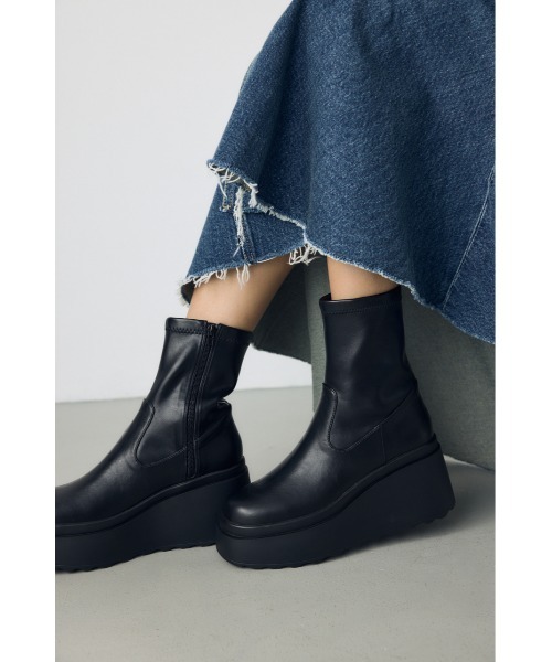 AZUL by moussy（アズールバイマウジー）の「【+8cmUP！】ウェッジソールストレッチショートブーツ 秋服 冬服　厚底　足長　足長　スタイルアップ　盛れる　靴（ブーツ・レディース・ブラック・LARGE/MEDIUM/SMALL）」の15枚目の写真