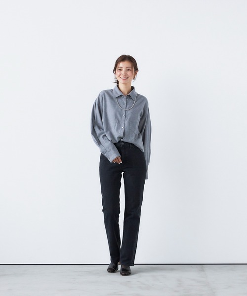 YANUK(ヤヌーク)の「スリムストレート"ANNETTE"(デニムパンツ・レディース・ブラック・25inch/24inch/23inch/22inch/21inch/27inch/26inch)」の1枚目の写真