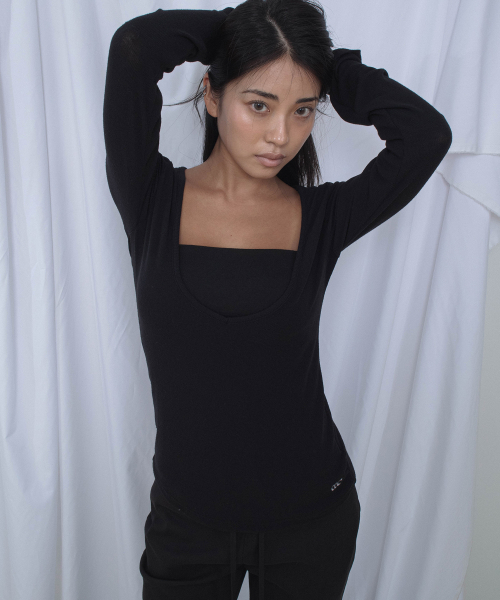 CHICKS(チックス)の「ディープVネック スリムフィット ロングスリーブ Tシャツ ブラック(Tシャツ/カットソー・レディース・ブラック・ONE SIZE)」の5枚目の写真