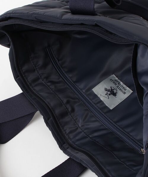 BEVERLY HILLS POLO CLUB(ビバリーヒルズポロクラブ)の「【BEVERLY HILLS POLO CLUB / ビバリーヒルズポロクラブ】ダブルハンドル パファートートバッグ(ショルダーバッグ・レディース・ネイビー/ブラック/グレイッシュベージュ・FREE)」の6枚目の写真
