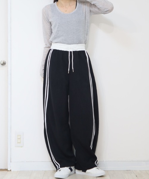 DISKEEN SURE(ディスキーンシュアー)の「サイドライン入りで脚長効果抜群★スピンドル付2WAYカーブスウェットパンツ(スウェットパンツ・レディース・ブラック/ホワイト/ネイビー/グレー・FREE)」の14枚目の写真