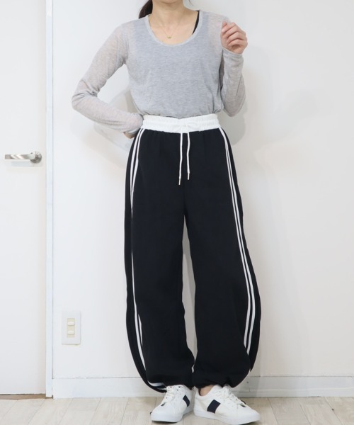 DISKEEN SURE(ディスキーンシュアー)の「サイドライン入りで脚長効果抜群★スピンドル付2WAYカーブスウェットパンツ(スウェットパンツ・レディース・ブラック/ホワイト/ネイビー/グレー・FREE)」の17枚目の写真
