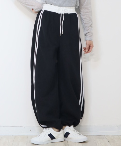 DISKEEN SURE(ディスキーンシュアー)の「サイドライン入りで脚長効果抜群★スピンドル付2WAYカーブスウェットパンツ(スウェットパンツ・レディース・ブラック/ホワイト/ネイビー/グレー・FREE)」の21枚目の写真