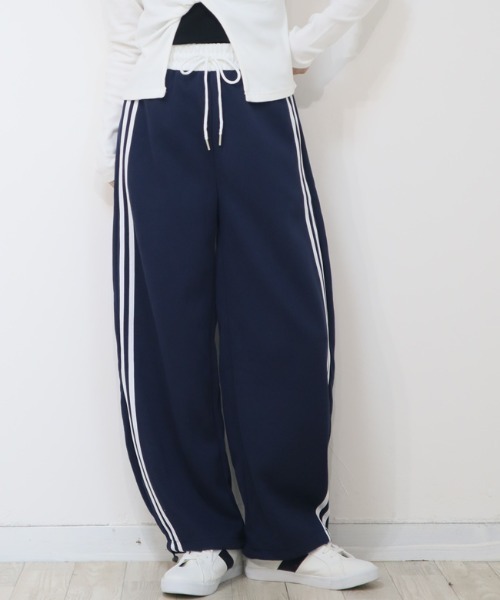 DISKEEN SURE(ディスキーンシュアー)の「サイドライン入りで脚長効果抜群★スピンドル付2WAYカーブスウェットパンツ(スウェットパンツ・レディース・ブラック/ホワイト/ネイビー/グレー・FREE)」の22枚目の写真