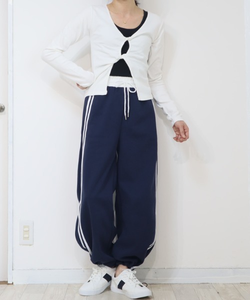 DISKEEN SURE(ディスキーンシュアー)の「サイドライン入りで脚長効果抜群★スピンドル付2WAYカーブスウェットパンツ(スウェットパンツ・レディース・ブラック/ホワイト/ネイビー/グレー・FREE)」の7枚目の写真