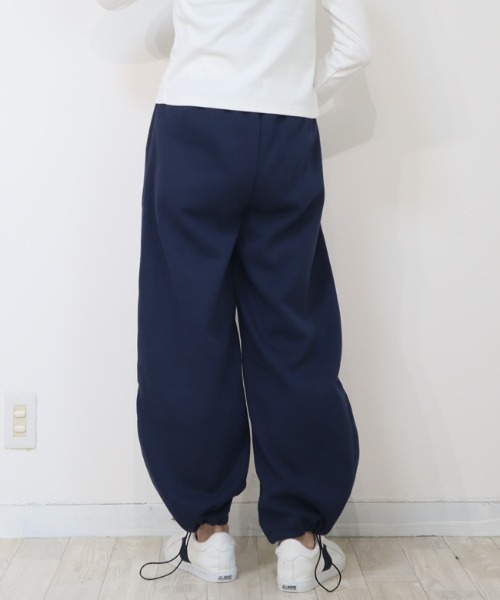 DISKEEN SURE(ディスキーンシュアー)の「サイドライン入りで脚長効果抜群★スピンドル付2WAYカーブスウェットパンツ(スウェットパンツ・レディース・ブラック/ホワイト/ネイビー/グレー・FREE)」の9枚目の写真