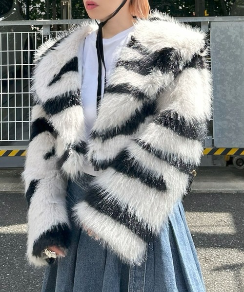 Alley Tokyo(アリートーキョー)の「BIG襟ファーブルゾン(ブルゾン・レディース・ゼブラ/ライトベージュ・FREE)」の2枚目の写真
