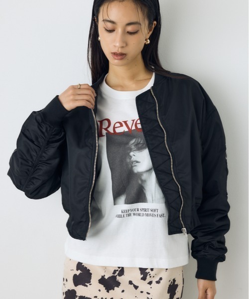 AZUL by moussy（アズールバイマウジー）の「ショート中綿MA-1 秋服 冬服　ブルゾン　フライトジャケット　カジュアル　ショート丈（ブルゾン・レディース・ブラック/カーキ/アイボリー・FREE）」の19枚目の写真