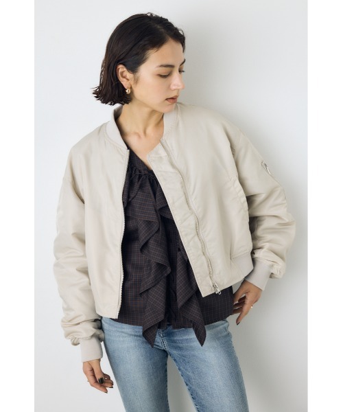 AZUL by moussy（アズールバイマウジー）の「ショート中綿MA-1 秋服 冬服　ブルゾン　フライトジャケット　カジュアル　ショート丈（ブルゾン・レディース・ブラック/カーキ/アイボリー・FREE）」の5枚目の写真
