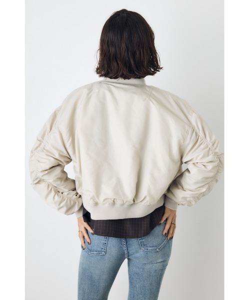 AZUL by moussy（アズールバイマウジー）の「ショート中綿MA-1 秋服 冬服　ブルゾン　フライトジャケット　カジュアル　ショート丈（ブルゾン・レディース・ブラック/カーキ/アイボリー・FREE）」の10枚目の写真