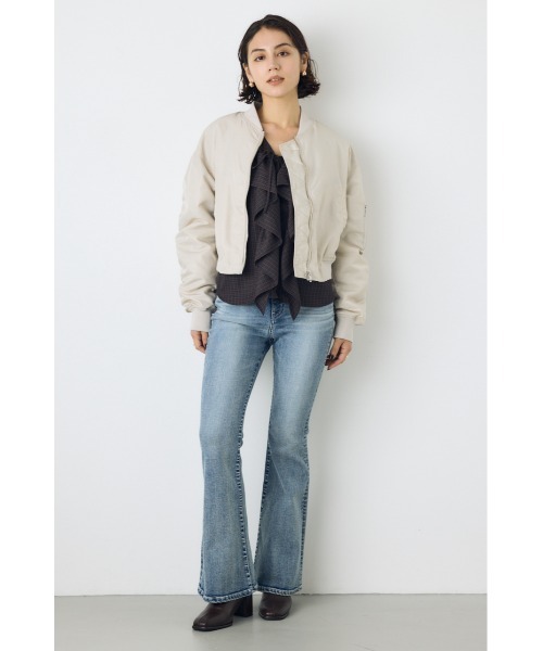 AZUL by moussy（アズールバイマウジー）の「ショート中綿MA-1 秋服 冬服　ブルゾン　フライトジャケット　カジュアル　ショート丈（ブルゾン・レディース・ブラック/カーキ/アイボリー・FREE）」の11枚目の写真
