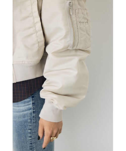 AZUL by moussy（アズールバイマウジー）の「ショート中綿MA-1 秋服 冬服　ブルゾン　フライトジャケット　カジュアル　ショート丈（ブルゾン・レディース・ブラック/カーキ/アイボリー・FREE）」の15枚目の写真