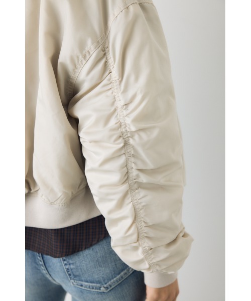 AZUL by moussy（アズールバイマウジー）の「ショート中綿MA-1 秋服 冬服　ブルゾン　フライトジャケット　カジュアル　ショート丈（ブルゾン・レディース・ブラック/カーキ/アイボリー・FREE）」の16枚目の写真