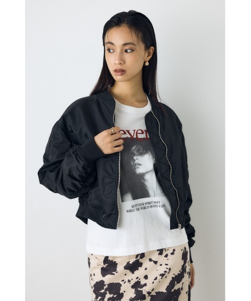 AZUL by moussy（アズールバイマウジー）の「ショート中綿MA-1 秋服 冬服　ブルゾン　フライトジャケット　カジュアル　ショート丈（ブルゾン・レディース・ブラック/カーキ/アイボリー・FREE）」の20枚目の写真