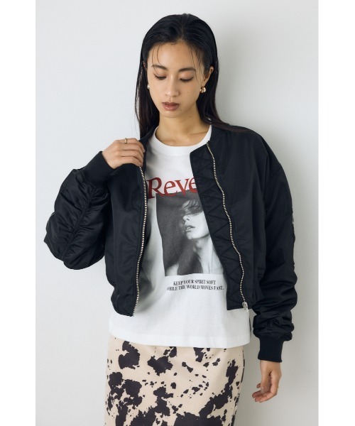 AZUL by moussy（アズールバイマウジー）の「ショート中綿MA-1 秋服 冬服　ブルゾン　フライトジャケット　カジュアル　ショート丈（ブルゾン・レディース・ブラック/カーキ/アイボリー・FREE）」の21枚目の写真